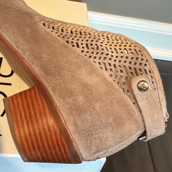 Women's Via Spiga Gray Suede Ankle Boots 9.5 - Picture 9 of 16